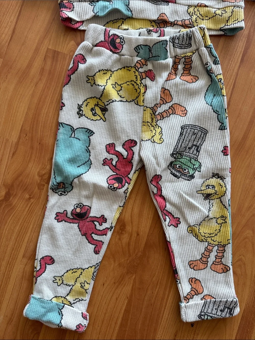Kids Sesame Street Character Set - cream with Multicolor Prints with warm socks